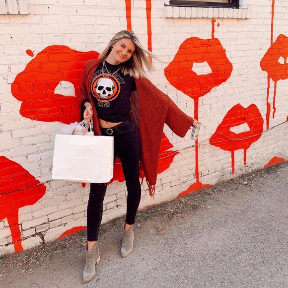 Meet your Posher, Rylee - Picture 1 of 6